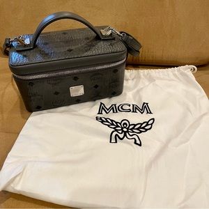 MCM Rockstar Vanity Case in Visetos Original